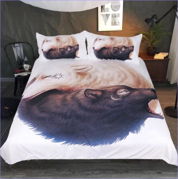 Yin & Yang Wolf Pussilakana