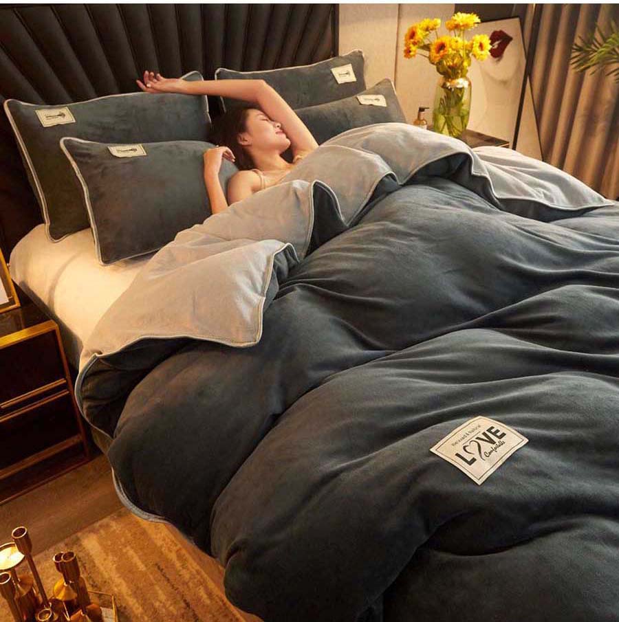 Tummanharmaa Samettipussilakana