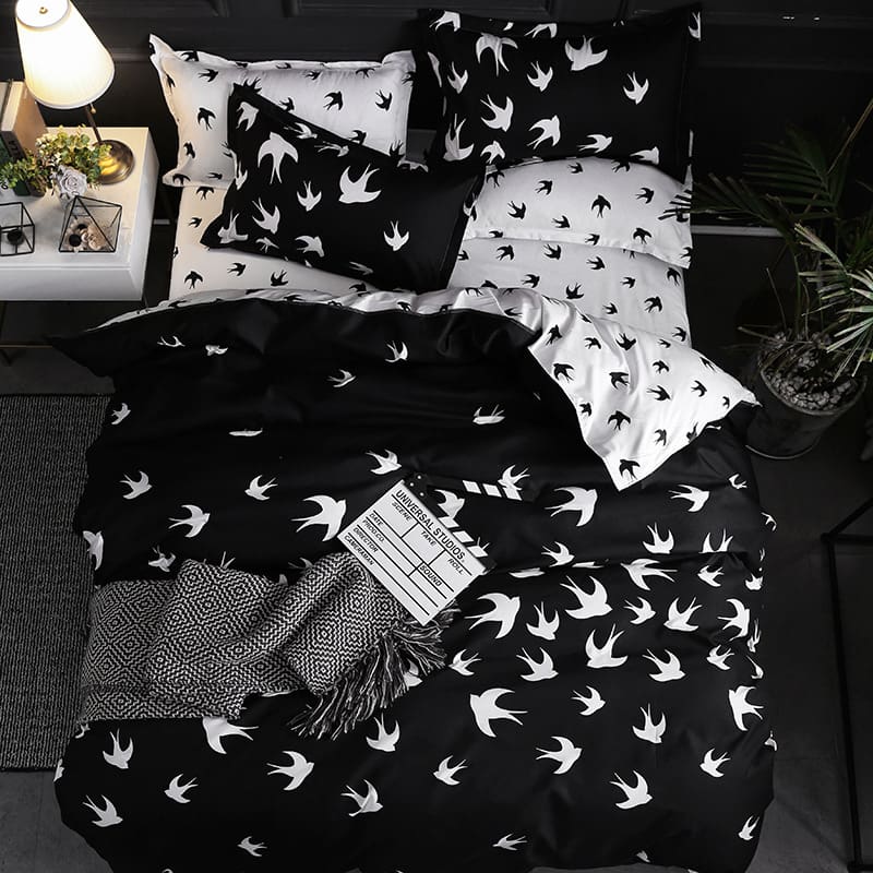 Ylellinen Black And White Birds Pussilakana