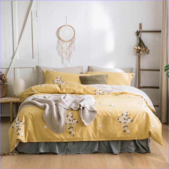 Golden Field Flower Pussilakana