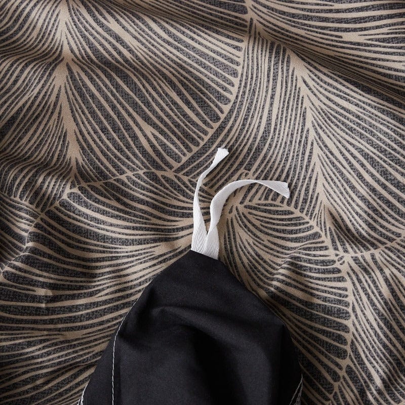 Tummanruskea Pussilakana