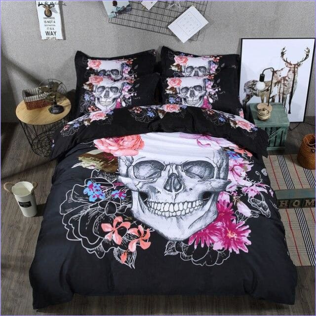 Skull And Flowers -Pussilakana